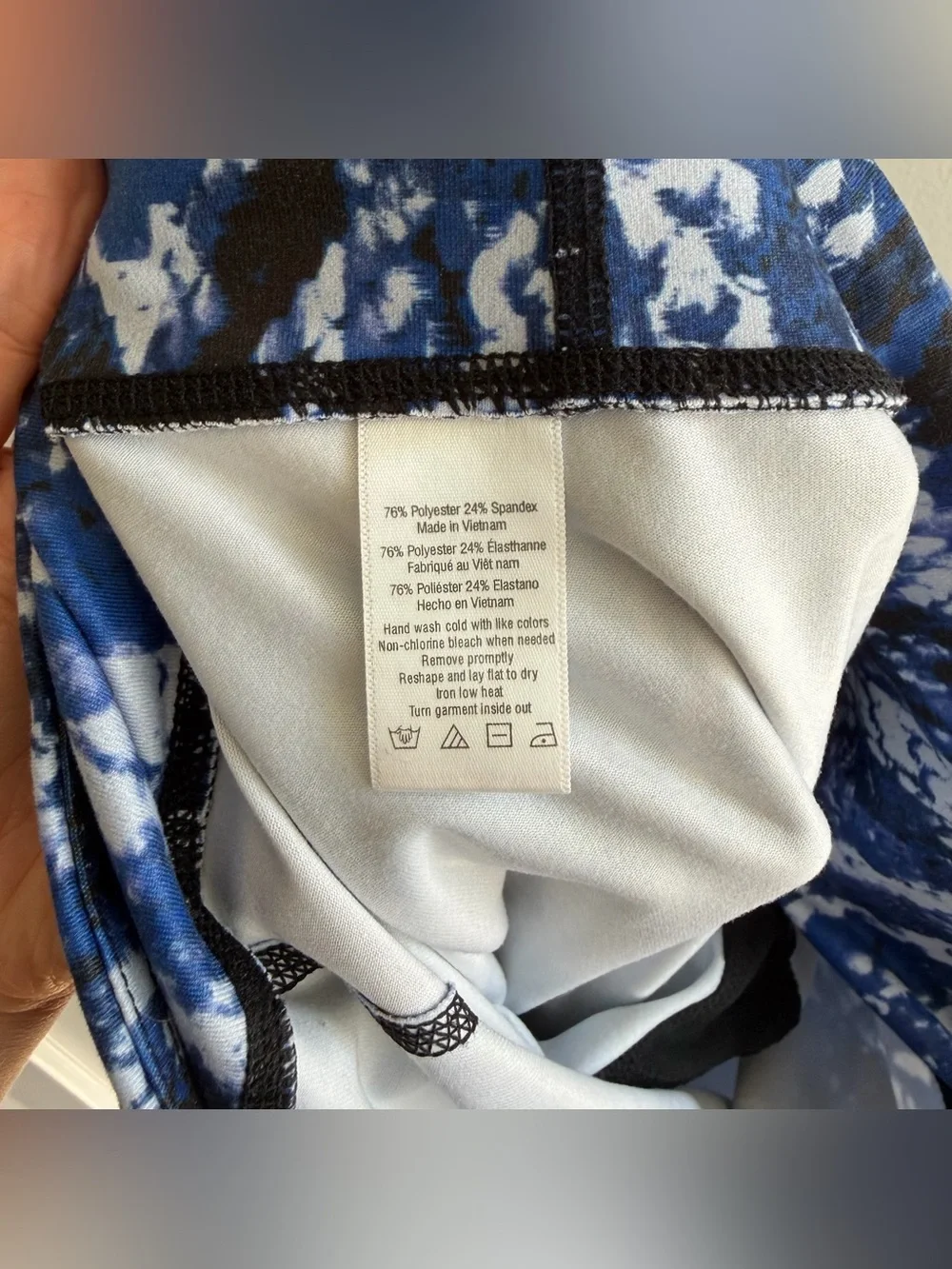 ALO Yoga Blue, Black and White Snakeskin Printed Capri Leggings